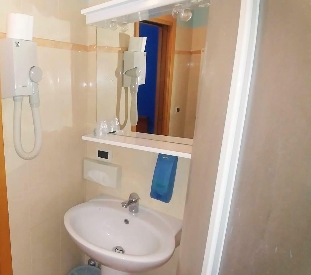 Porto Recanati Zimmer Esterno foto